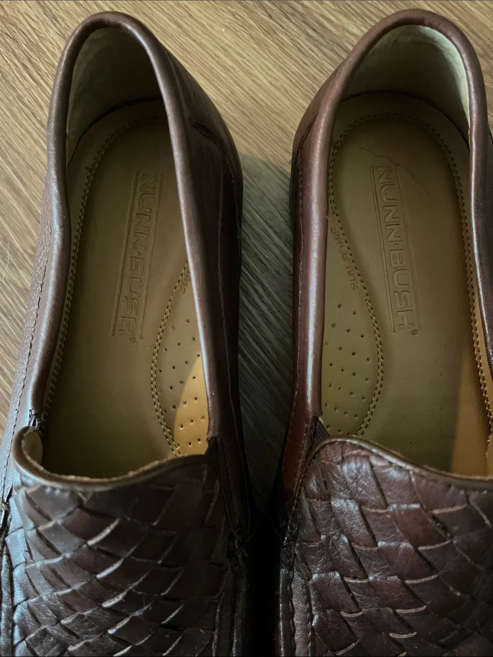 EUC Nunn Bush Brown woven leather comfort Loafers Size 10